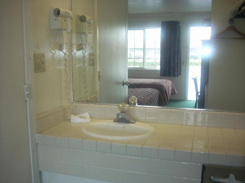 Economy Inn Seaside - image 20