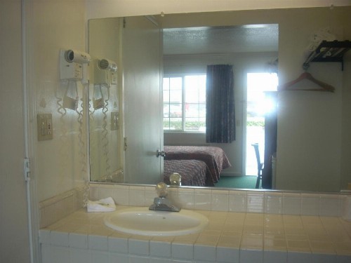 Economy Inn Seaside - image 21