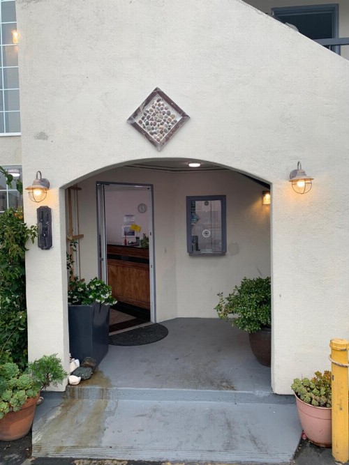 Economy Inn Seaside - image 3
