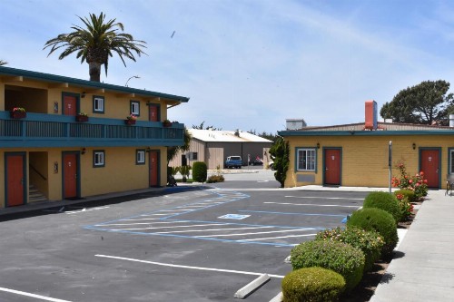 Seaside Inn Monterey - image 11