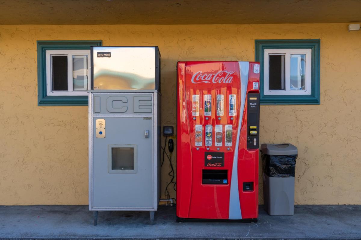 Seaside Inn Monterey - image 3