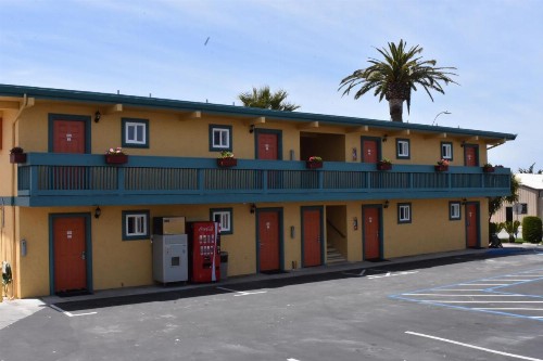 Seaside Inn Monterey - image 4
