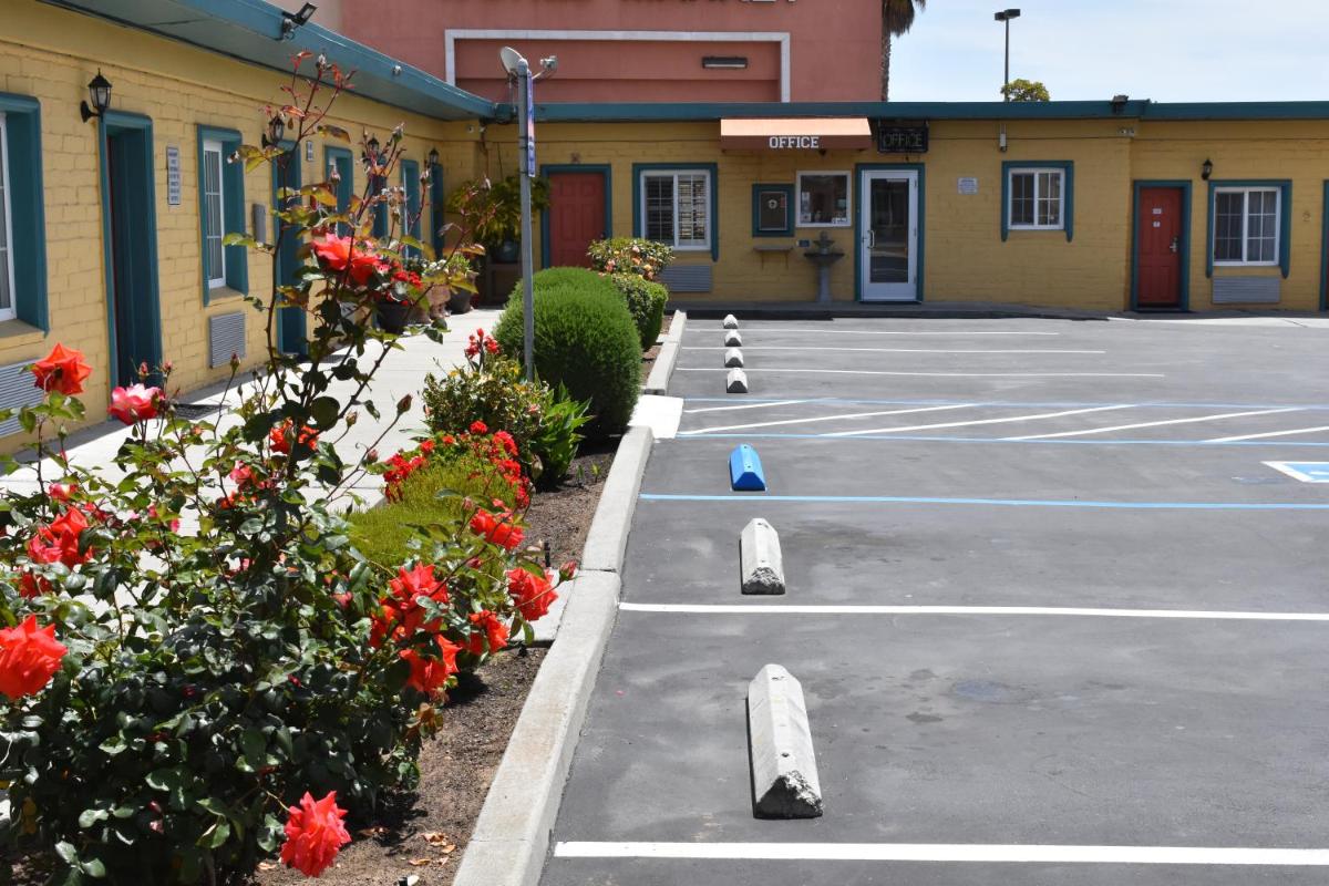 Seaside Inn Monterey - image 7