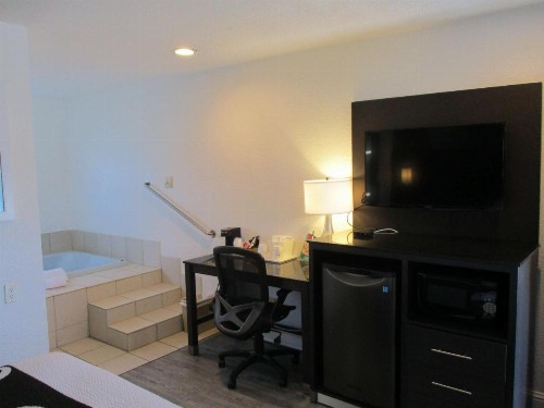 SureStay Hotel by Best Western Seaside Monterey - image 12