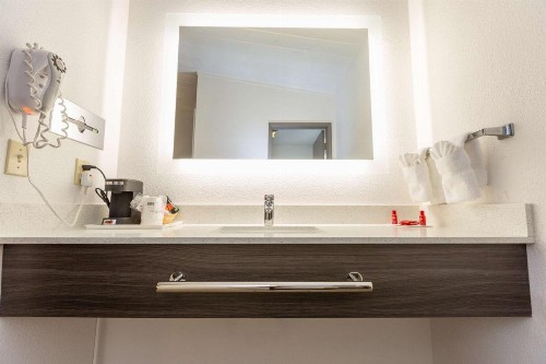 SureStay Hotel by Best Western Seaside Monterey - image 17