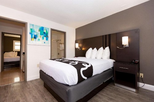 SureStay Hotel by Best Western Seaside Monterey - image 2