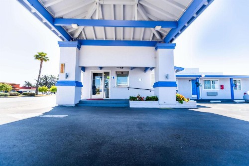 SureStay Hotel by Best Western Seaside Monterey - image 4