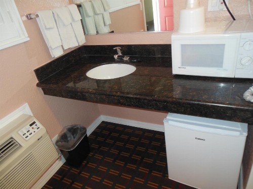 Sealamp Inn - image 20