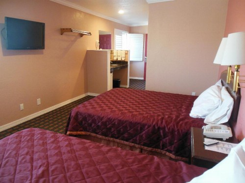 Sealamp Inn - image 25