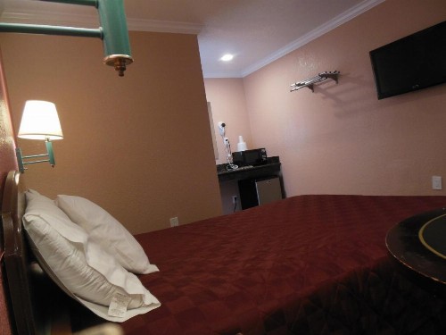 Sealamp Inn - image 28