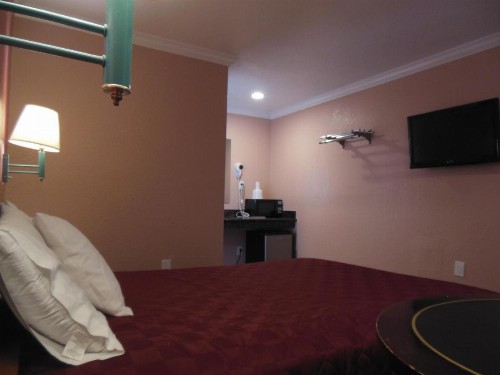 Sealamp Inn - image 31