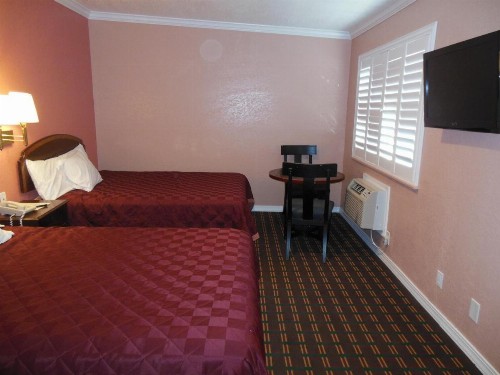 Sealamp Inn - image 34