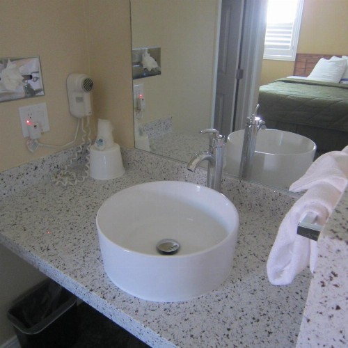 Pacific Best Inn - image 11