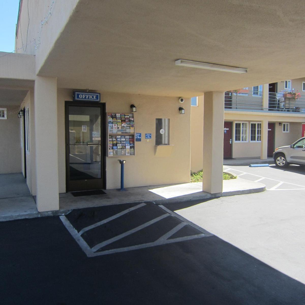 Pacific Best Inn - image 2