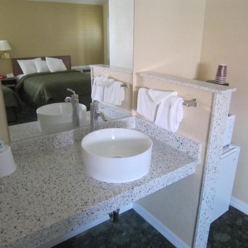 Pacific Best Inn - image 26