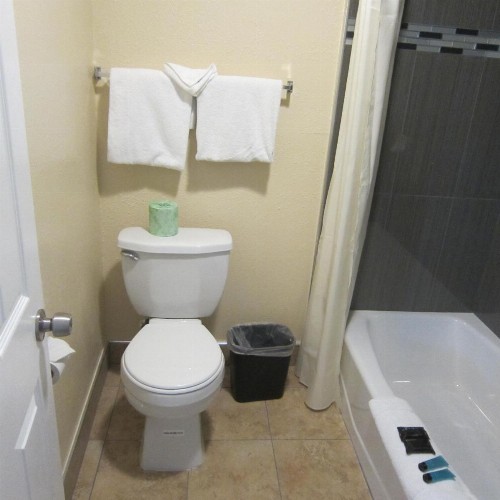 Pacific Best Inn - image 38