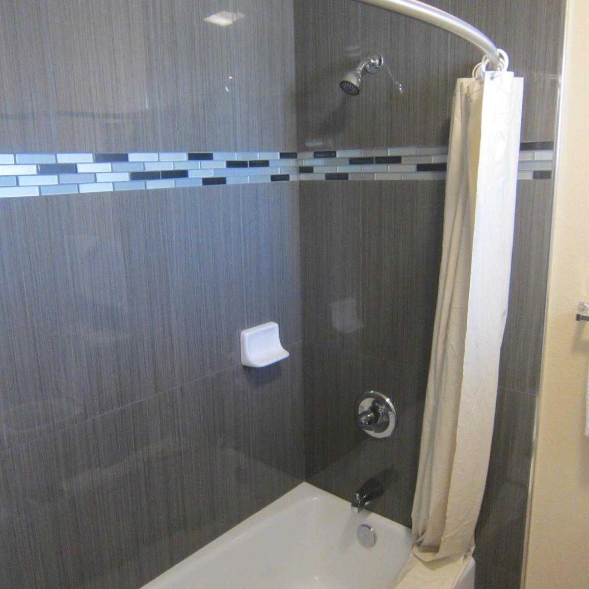 Pacific Best Inn - image 4