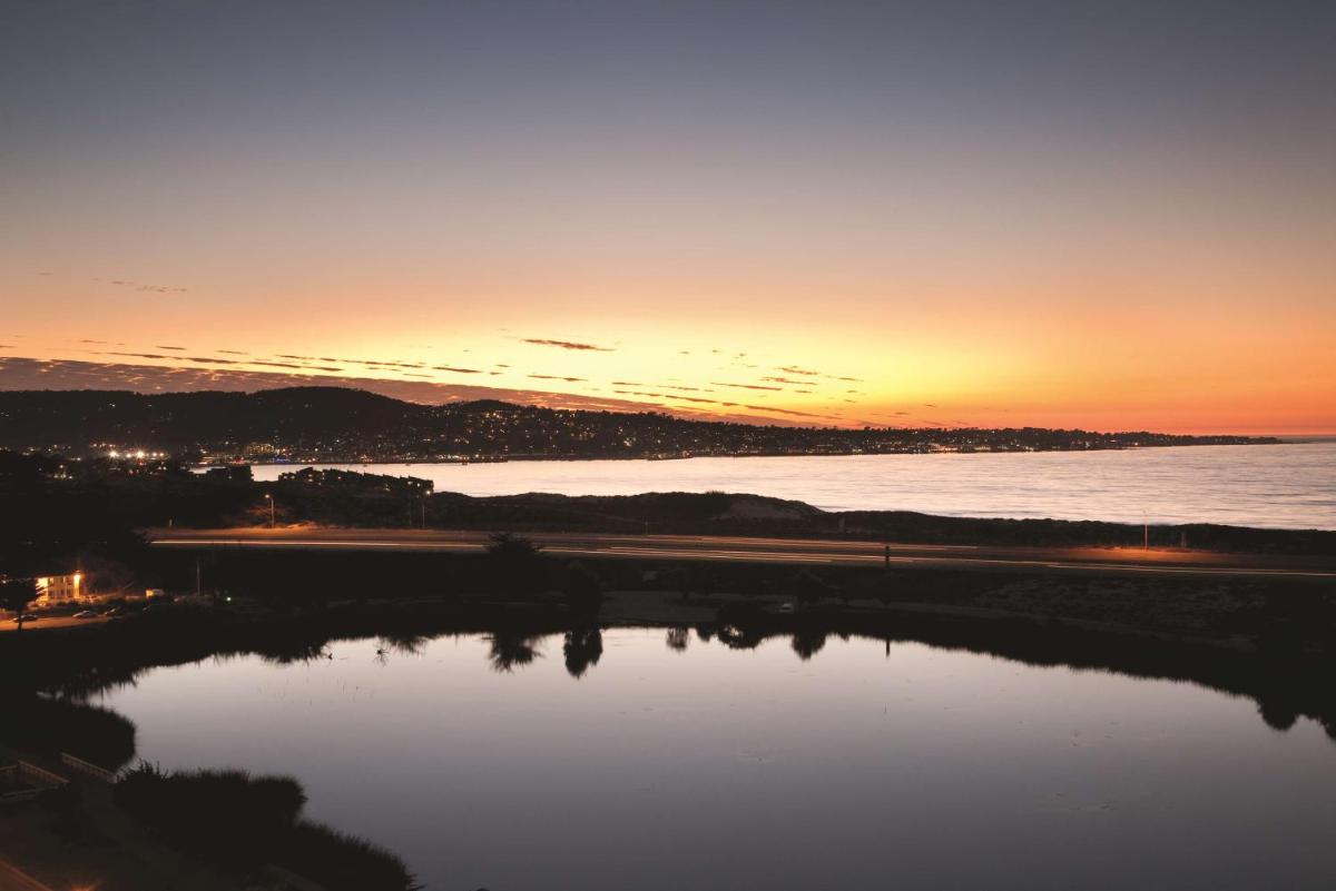 Embassy Suites Monterey Bay - Seaside - image 3