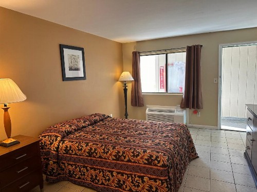 Sea Palace Motel - image 4