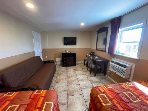 Anchor Motel - image 10