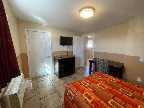 Anchor Motel - image 11