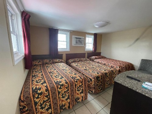 Anchor Motel - image 20