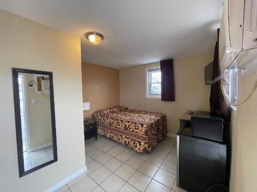 Anchor Motel - image 28