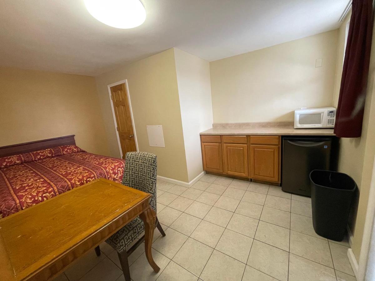Anchor Motel - image 4