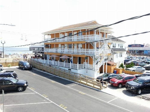 Boardwalk Hotel Charlee & Apartments Beach Hotel Oceanfront - image 10