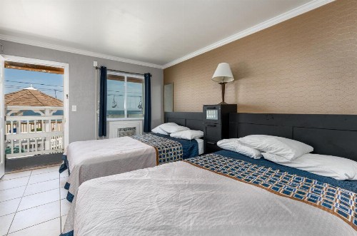 Boardwalk Hotel Charlee & Apartments Beach Hotel Oceanfront - image 11