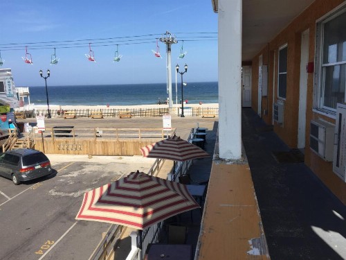 Boardwalk Hotel Charlee & Apartments Beach Hotel Oceanfront - image 15