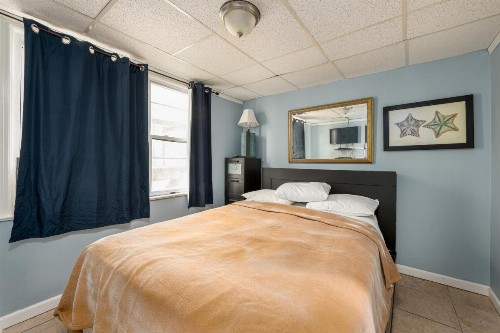 Boardwalk Hotel Charlee & Apartments Beach Hotel Oceanfront - image 21