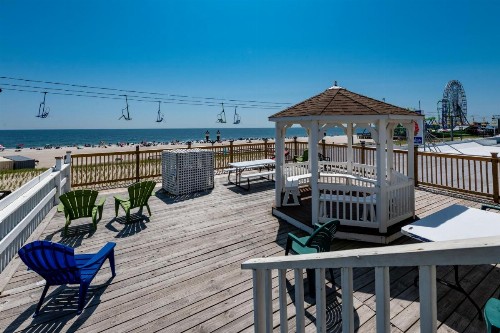 Boardwalk Hotel Charlee & Apartments Beach Hotel Oceanfront - image 32