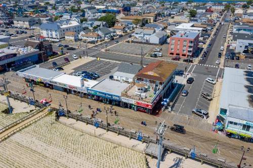 Boardwalk Hotel Charlee & Apartments Beach Hotel Oceanfront - image 33