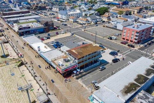 Boardwalk Hotel Charlee & Apartments Beach Hotel Oceanfront - image 50