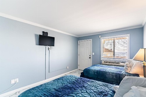 Boardwalk Hotel Charlee & Apartments Beach Hotel Oceanfront - image 8