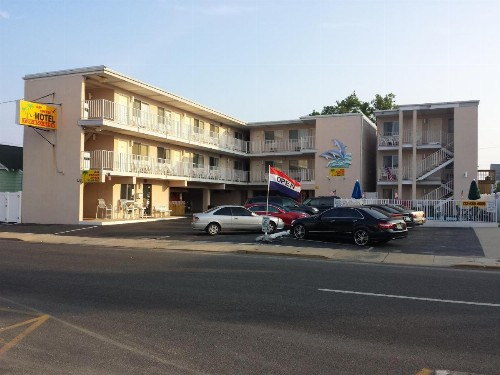 Bay Breeze Motel - image 1