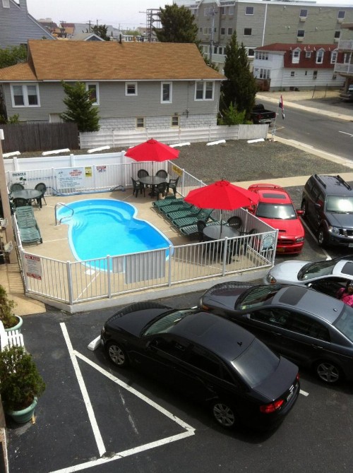 Bay Breeze Motel - image 11