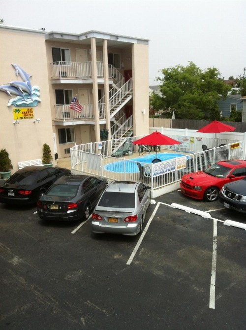 Bay Breeze Motel - image 12