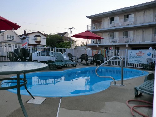 Bay Breeze Motel - image 22