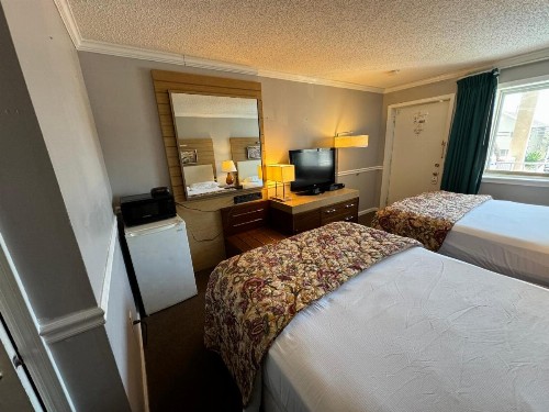 Bay Breeze Motel - image 28