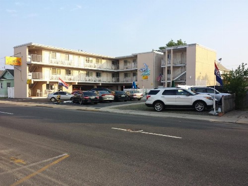 Bay Breeze Motel - image 3