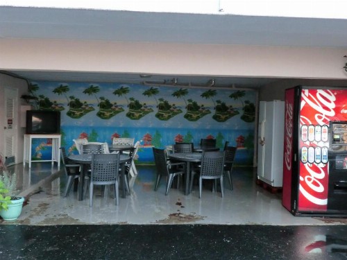 Bay Breeze Motel - image 4