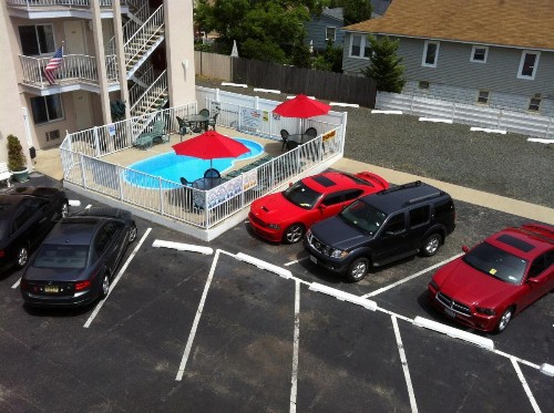 Bay Breeze Motel - image 7