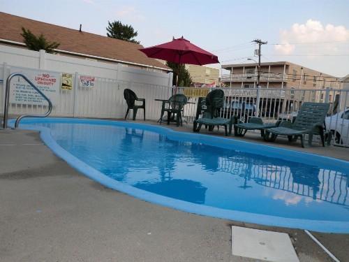Bay Breeze Motel - image 8