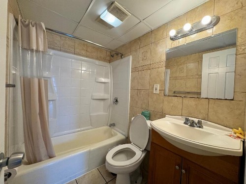 Skyview Manor Motel - image 21