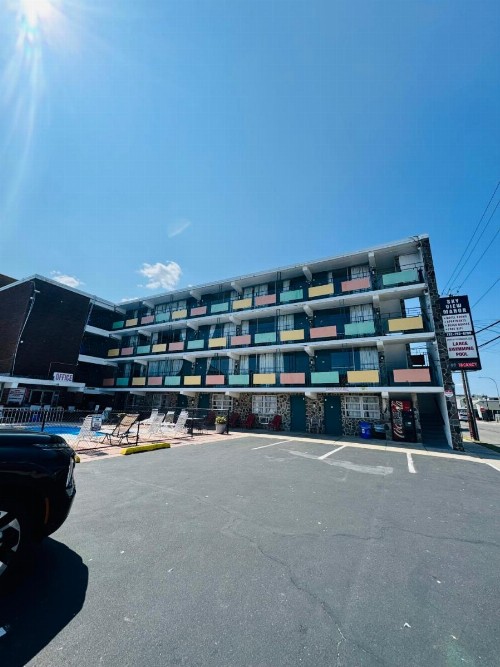 Skyview Manor Motel - image 23