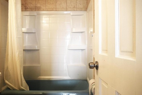 Skyview Manor Motel - image 3
