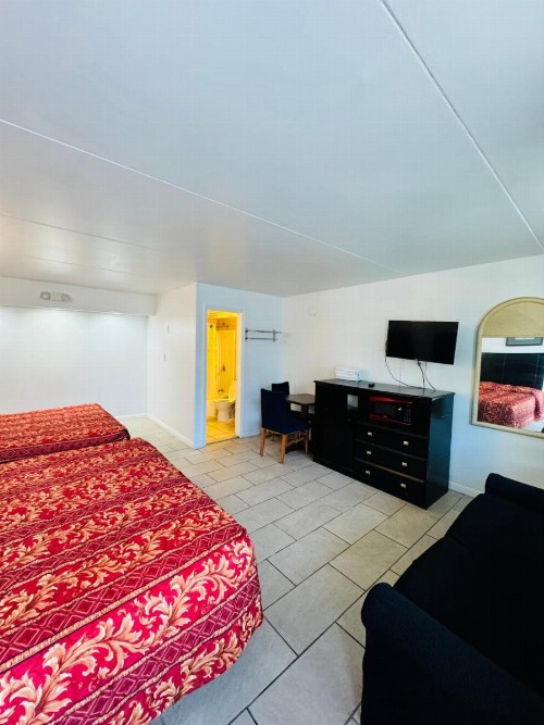 Skyview Manor Motel - image 37