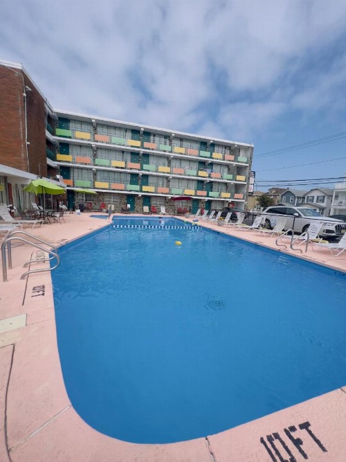 Skyview Manor Motel - image 38